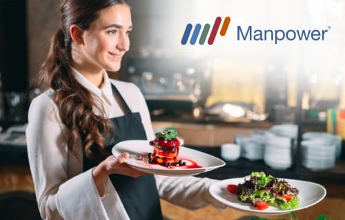 Hotel-Servicekraft beim Servieren im Restaurant / Manpower
