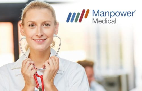 Ärztin mit Stethoskop am Ohr / Manpower Medical
