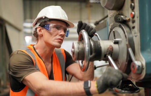 Mechaniker bei der Arbeit