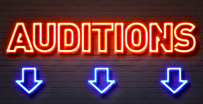 in LED: "AUDITIONS" und 3 Pfeile nach unten