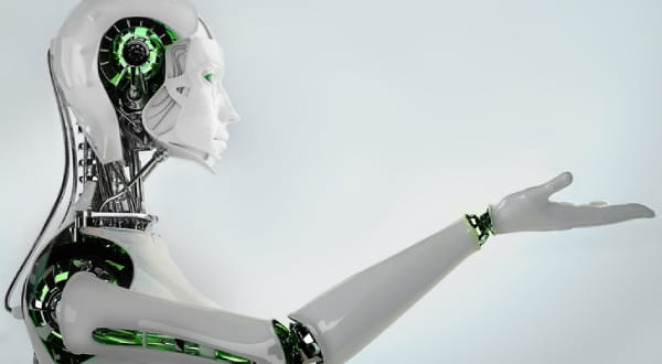 Seitlicher Blick auf Roboter mit nach Vorne ausgestrecktem Arm