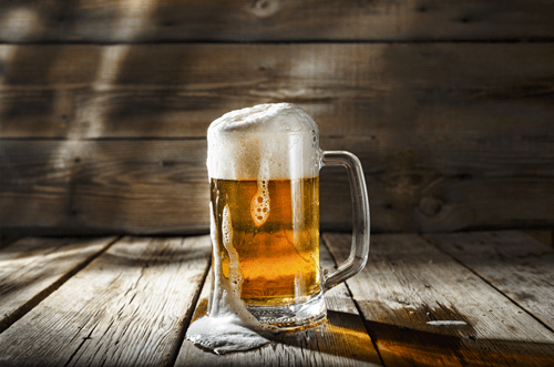 Auf dem Bild ist ein Glass Bier zu sehen